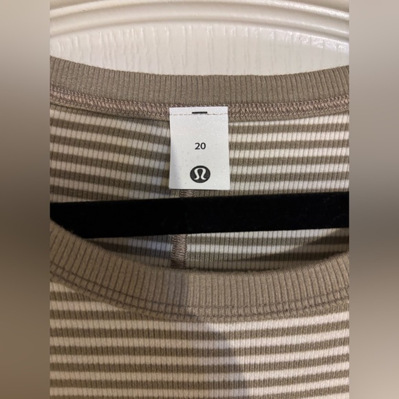 Lululemon Hold Tight Short- Sleeve Tee - Picture 3 of 10